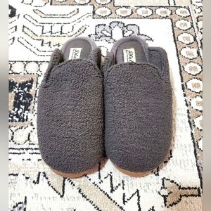 D'Luxe Dearfoams slippers 9-10
